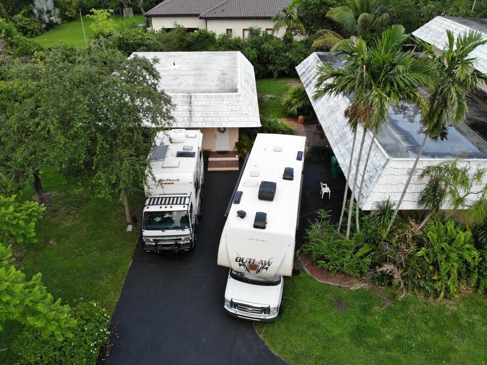 2013 Earthcruiser Outback 4x4 Expedition Vehicle