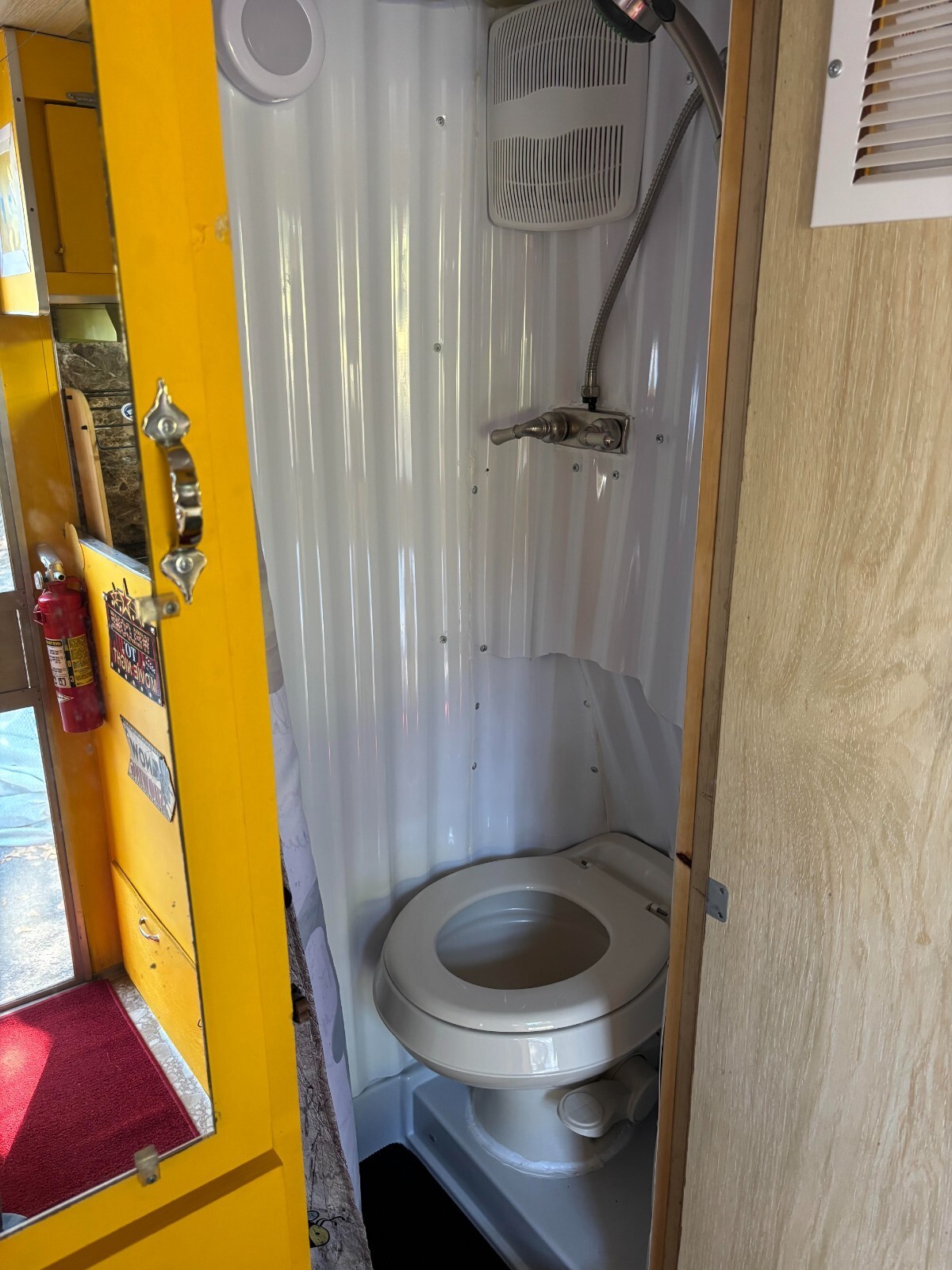 1969 Shasta LoFlyte, Front Kitchen Travel Trailer Camper