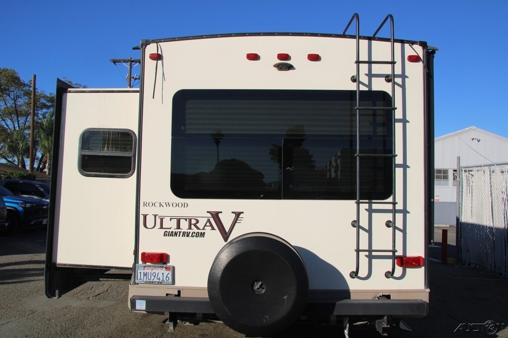 2018 Forest River Rockwood ultra V Travel Trailer Travel Trailer