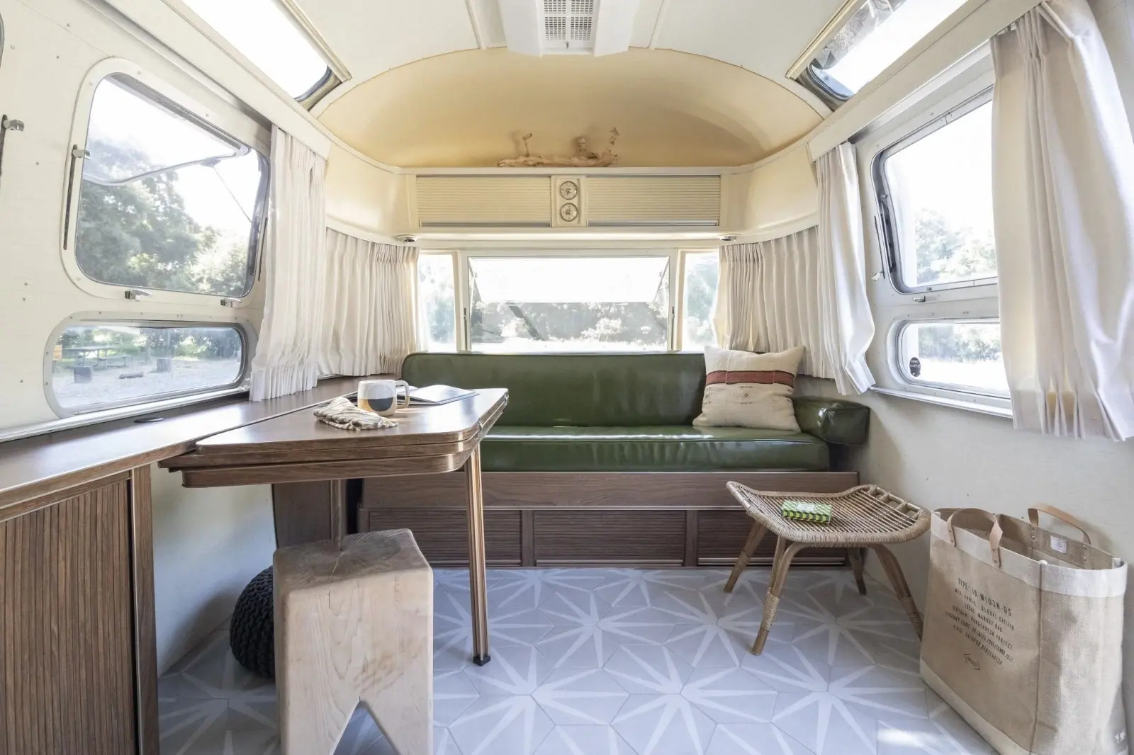 1974 Airstream International Land Yacht Sovereign