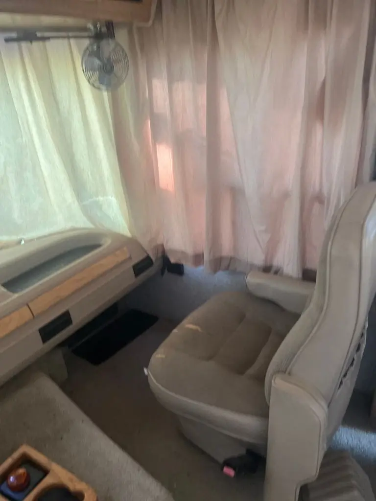 1998 National RV Dolphin Class A Motorhome