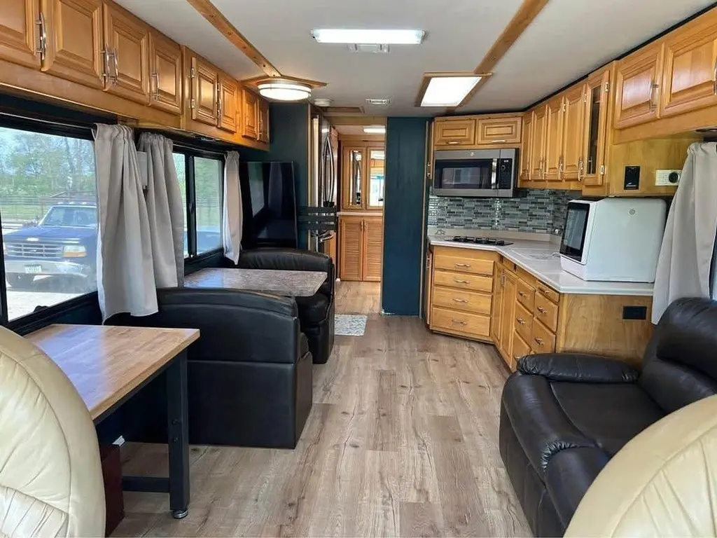 2000 Beaver Contessa Motorized Class A