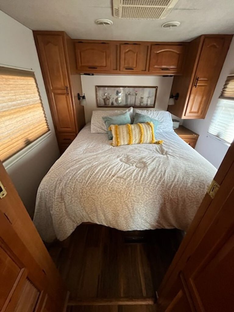 2000 Damon Escaper Class A Motorhome
