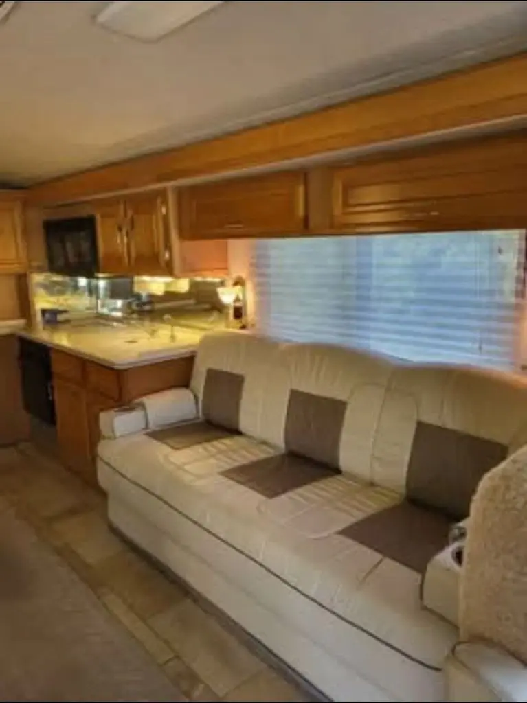 2000 Fleetwood Discovery Class A Motorhome
