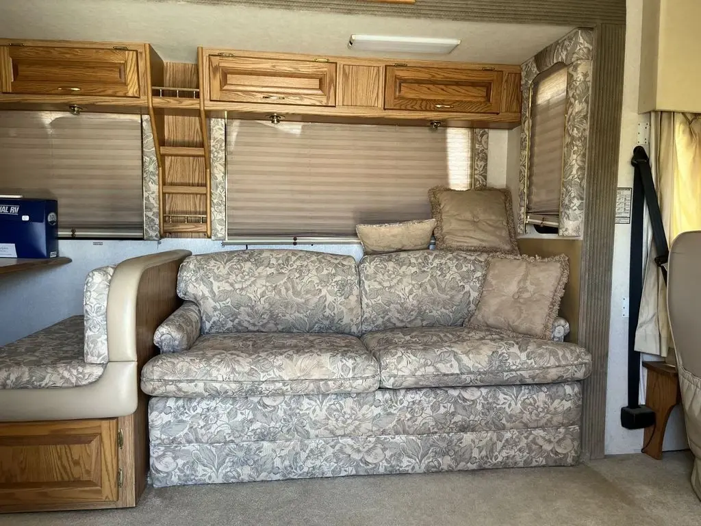 2000 National RV Dolphin Class A Motorhome