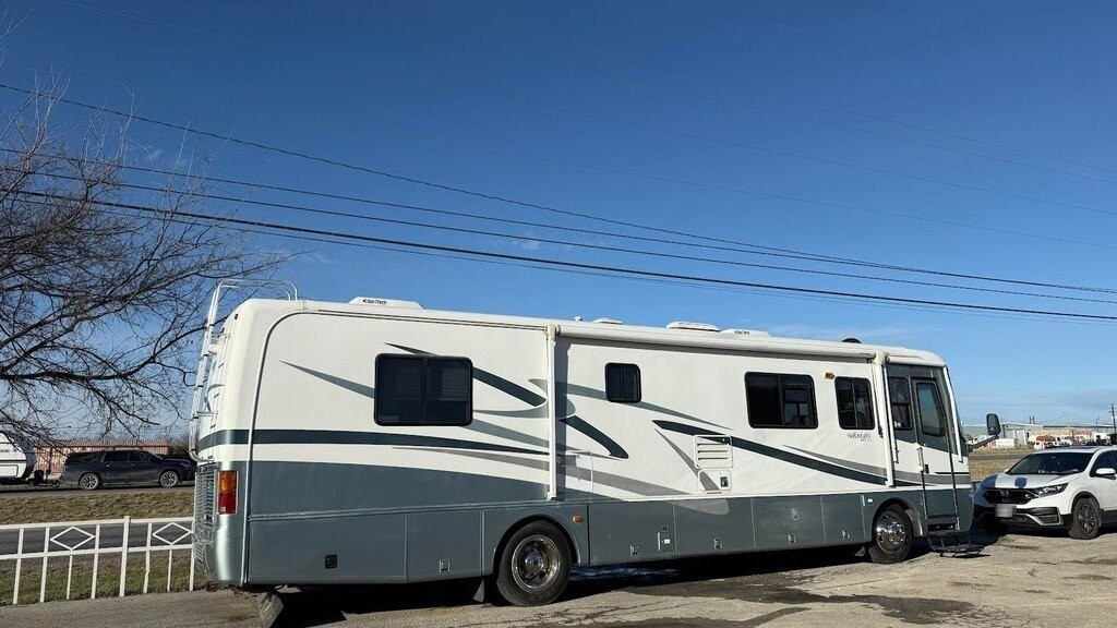 2001 Monaco Knight Motorized Class A