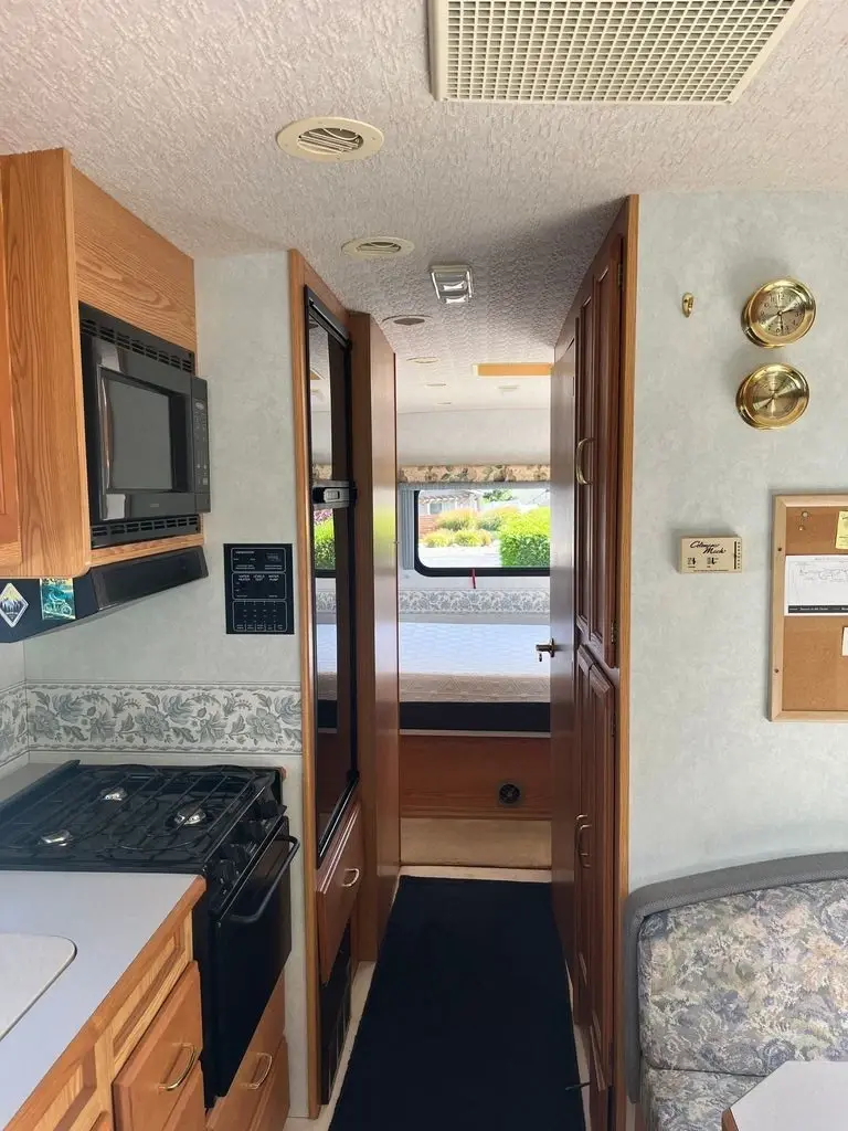 2001 Winnebago Brave Class A Motorhome