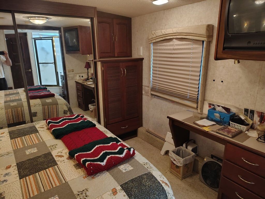 2004 Itasca Suncruiser Class A Motorhome