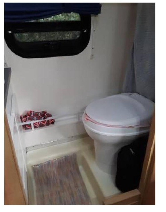 2004 Pleasure-Way class b