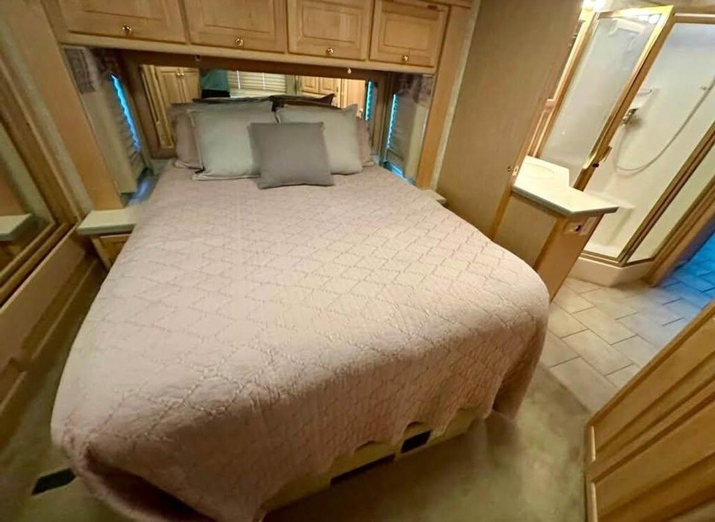 2004 Tiffin Motorhomes Phaeton Motorized Class A