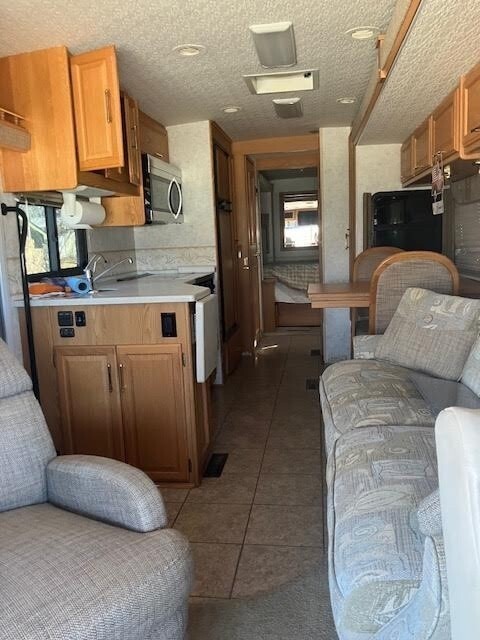 2004 Winnebago Adventurer Motorized Class A