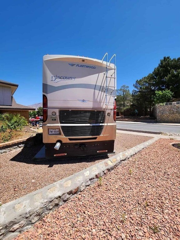 2006 Fleetwood Discovery Motorized Class A