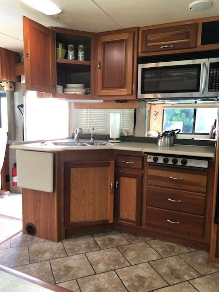 2006 National RV Dolphin Class A Motorhome