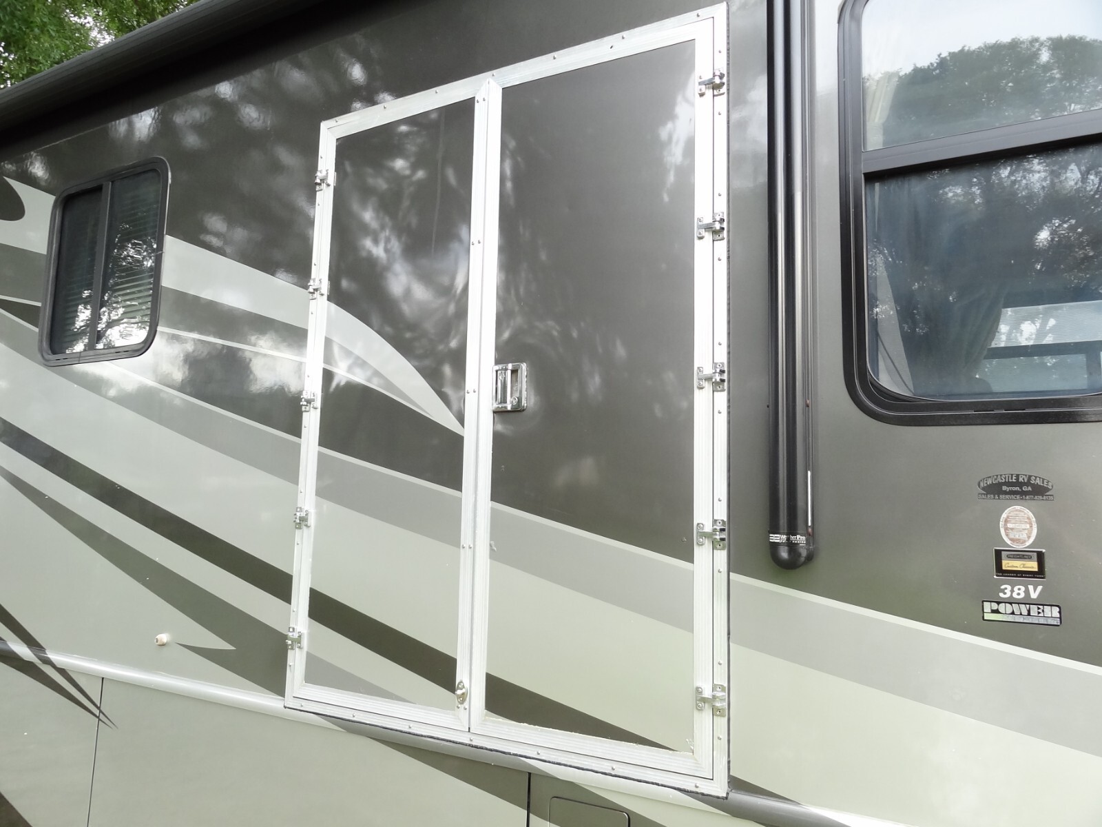 2007 Fleetwood EXPEDITION 38N CHAIR LIFT