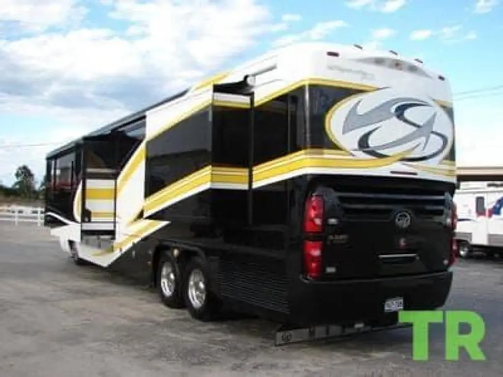 2007 Monaco Signature Motorized Class A