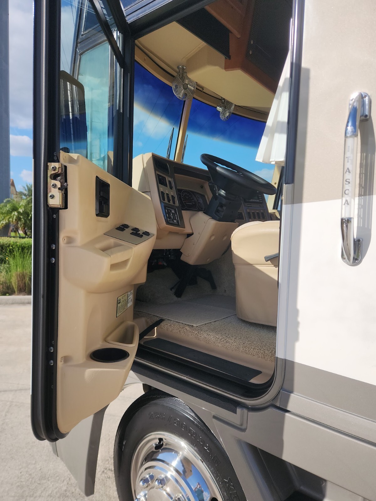 2007 Winnebago 35 A