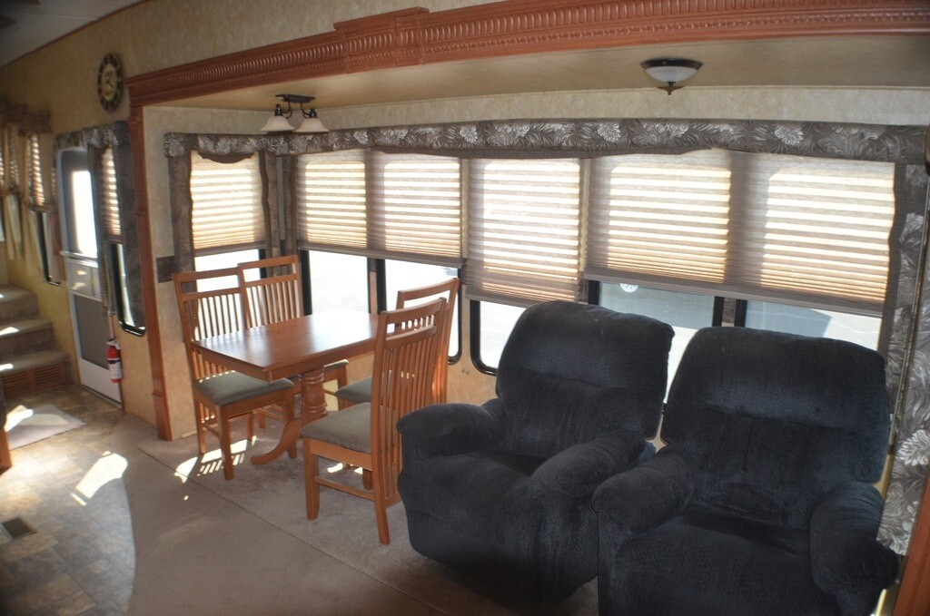 2010 Forest River Sandpiper Fifth Wheel