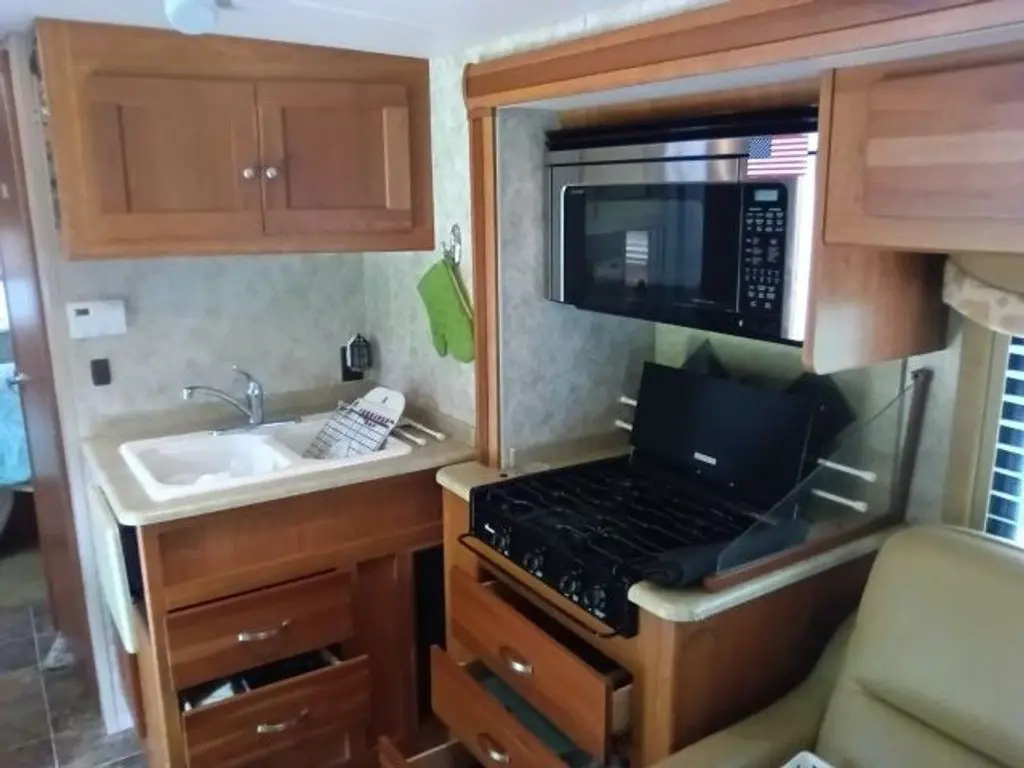 2010 Itasca Cambria Class C Motorhome