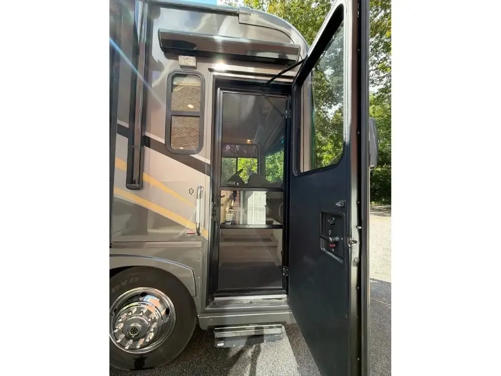 2010 Winnebago Journey Express Motorized Class A