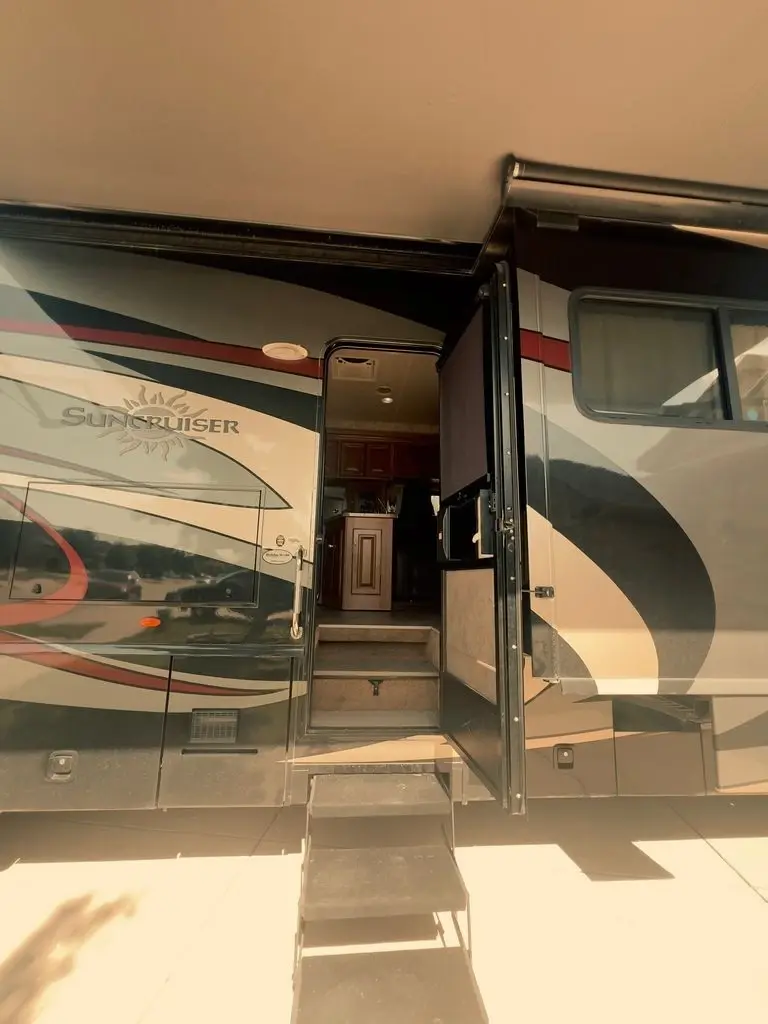 2011 Itasca Suncruiser Class A Motorhome