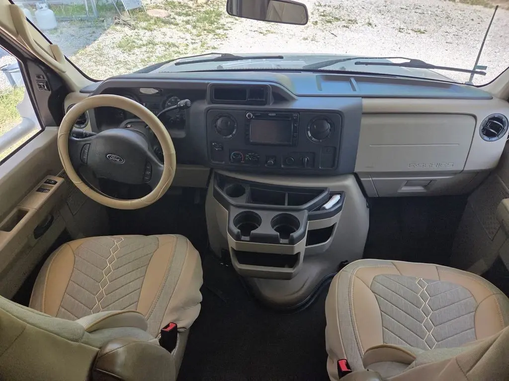 2013 Thor Motor Coach Chateau Class C Motorhome