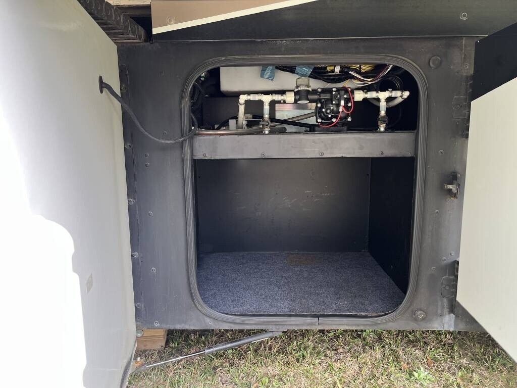 2013 Winnebago Tour Motorized Class A