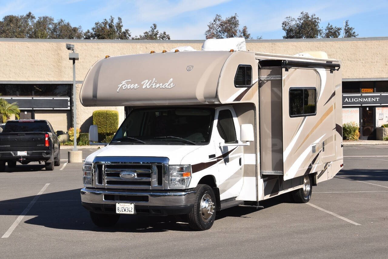 2015 Beige Thor Motor Coach Four Winds RVs & Campers