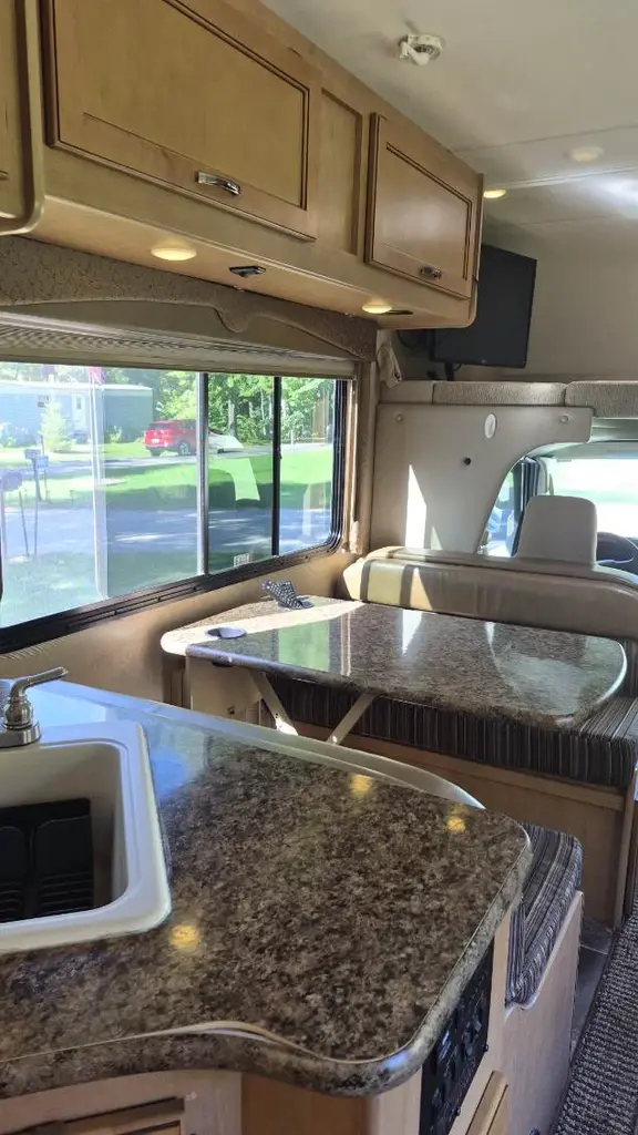 2016 Thor Motor Coach Freedom Elite Class C Motorhome