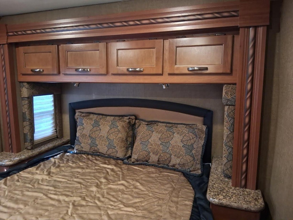 2016 Thor Motor Coach Freedom Elite Motorized Class C