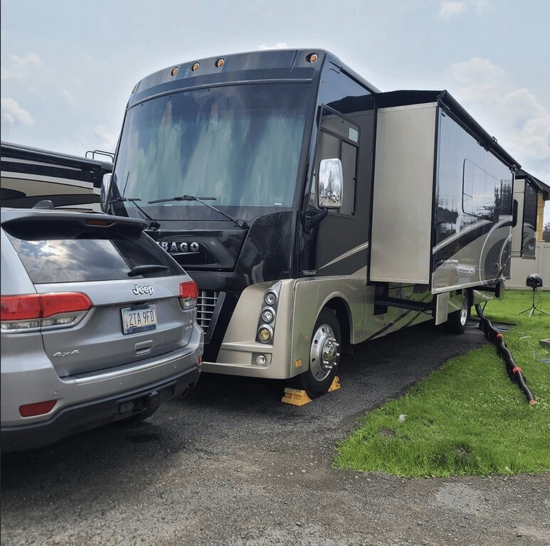 2016 Winnebago Adventurer Motorized Class A