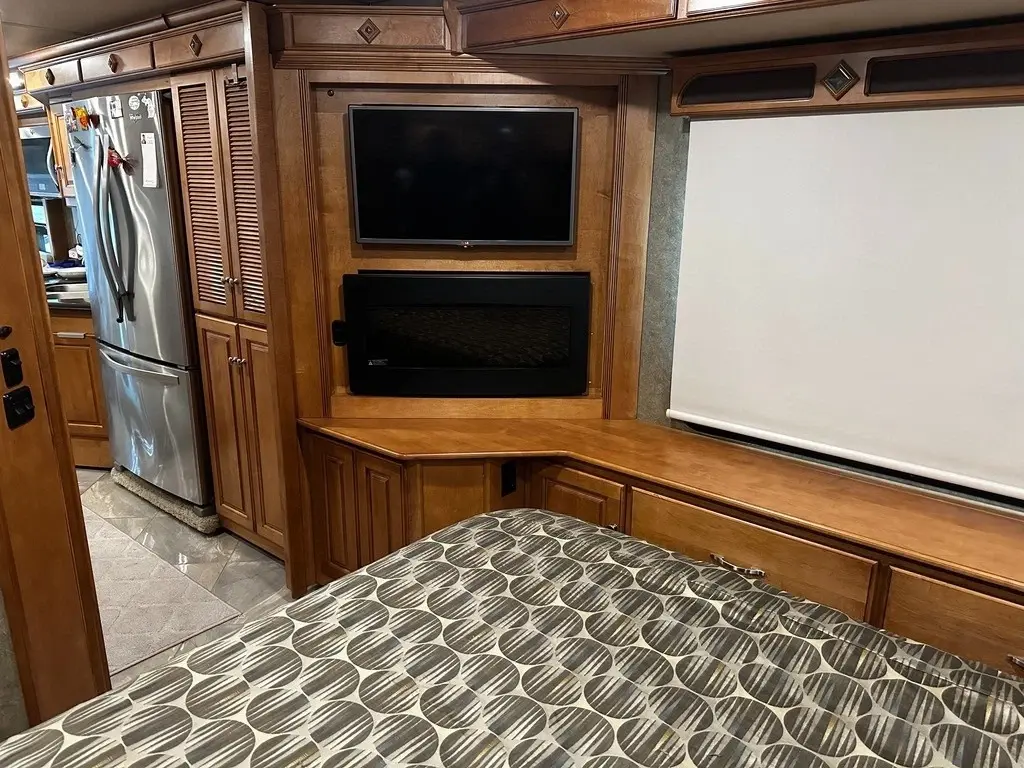 2016 Winnebago Meridian Motorized Class A