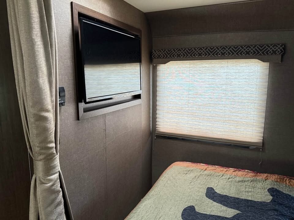 2017 Thor Motor Coach Four Winds Motorized Class C