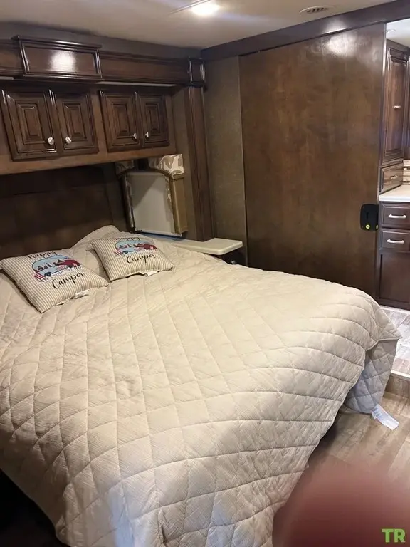 2017 Thor Motor Coach Palazzo Motorized Class A
