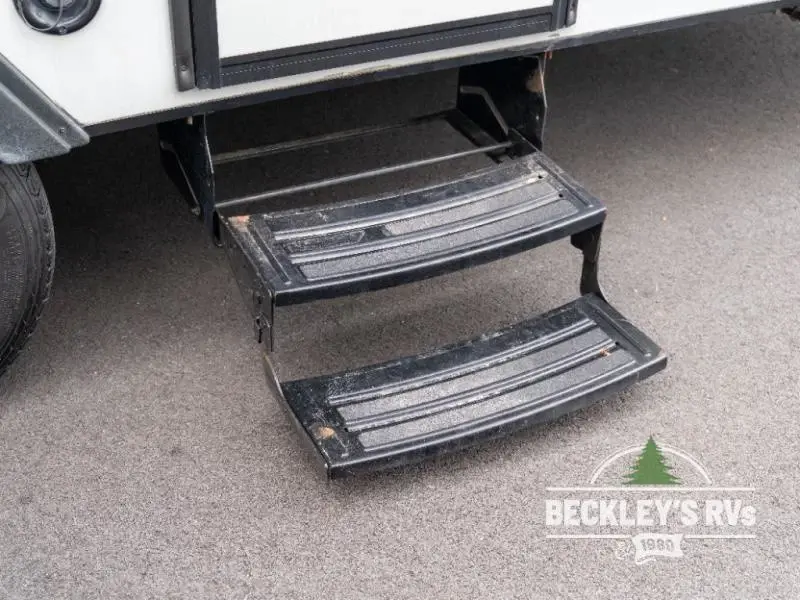 2017 Winnebago Micro Minnie Travel Trailer