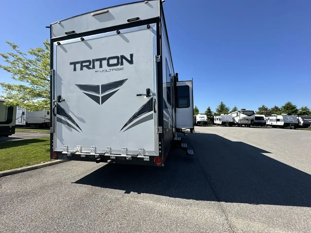2018 Dutchmen Voltage Triton