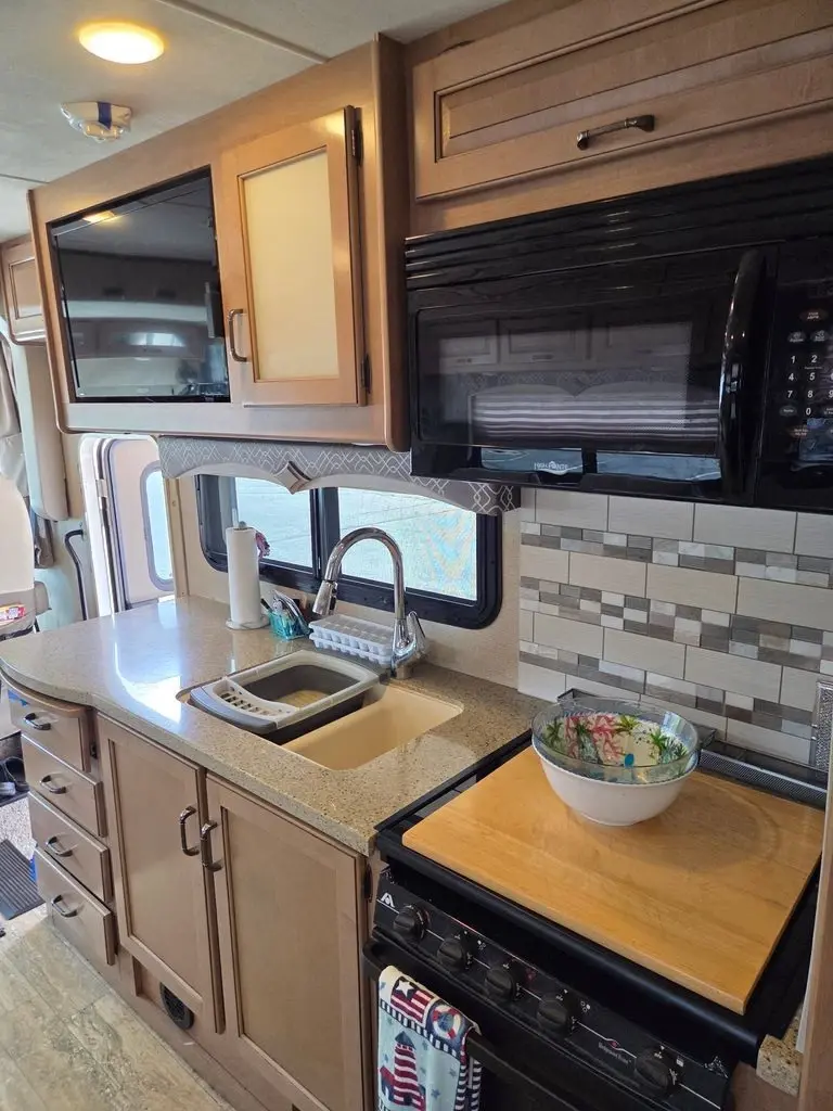 2018 Thor Motor Coach Hurricane Class A Motorhome