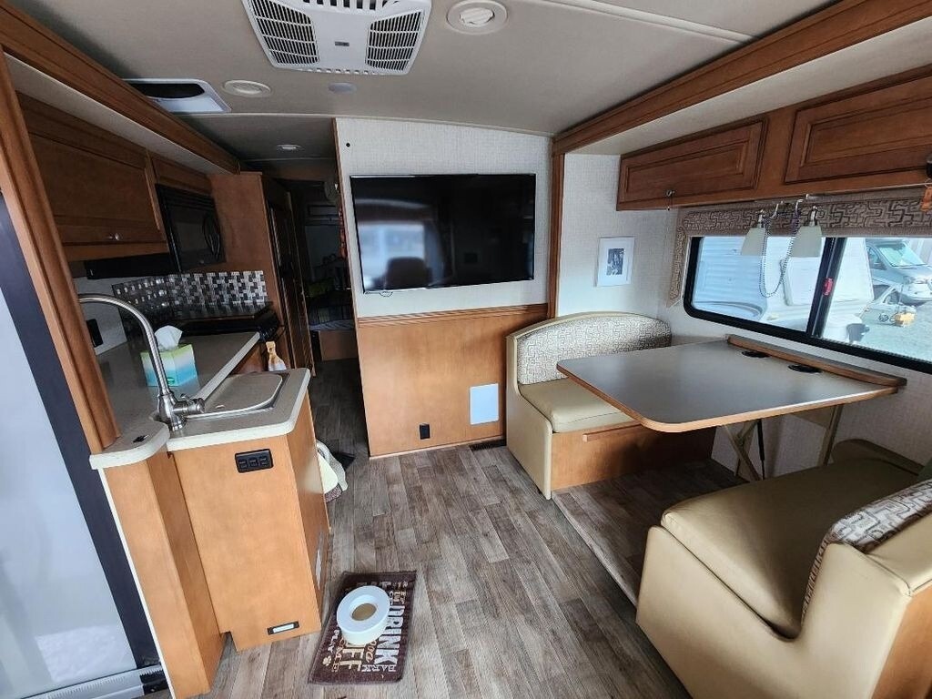 2018 Winnebago Vista LX Motorized Class A