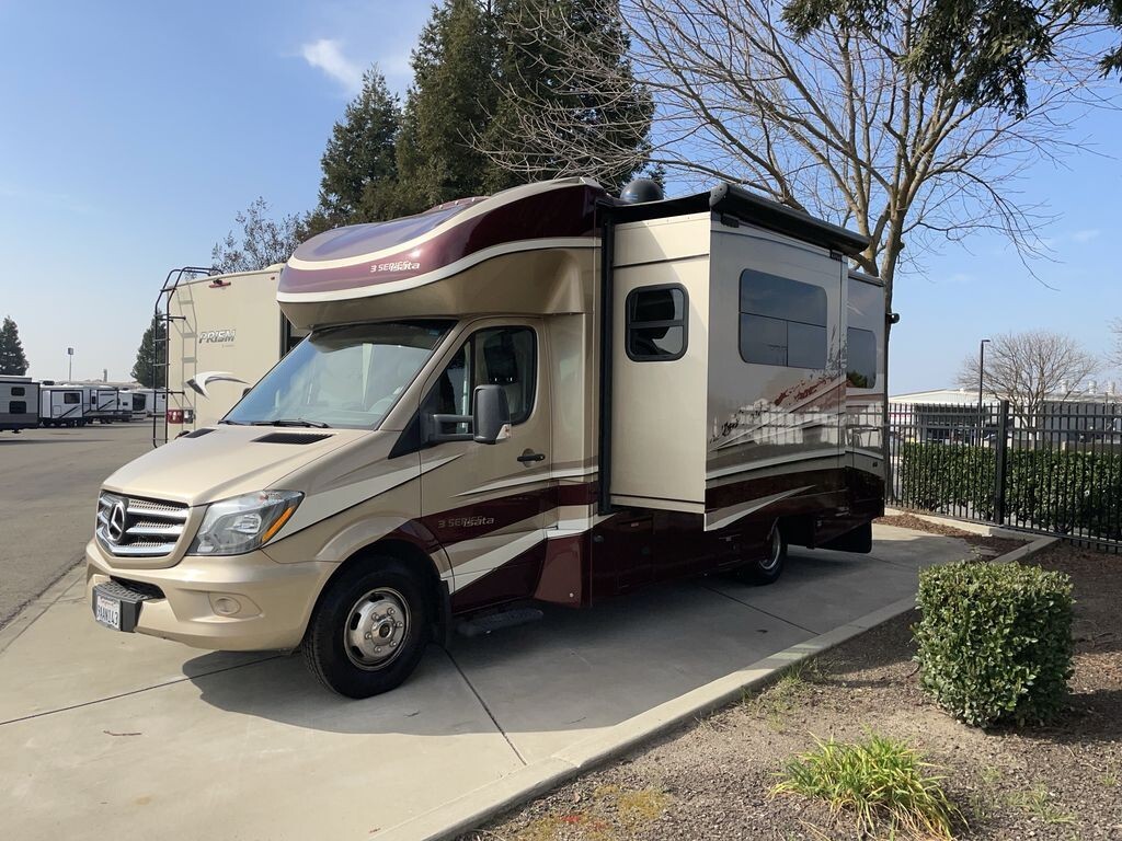 2019 Dynamax ISATA 3 SERIES