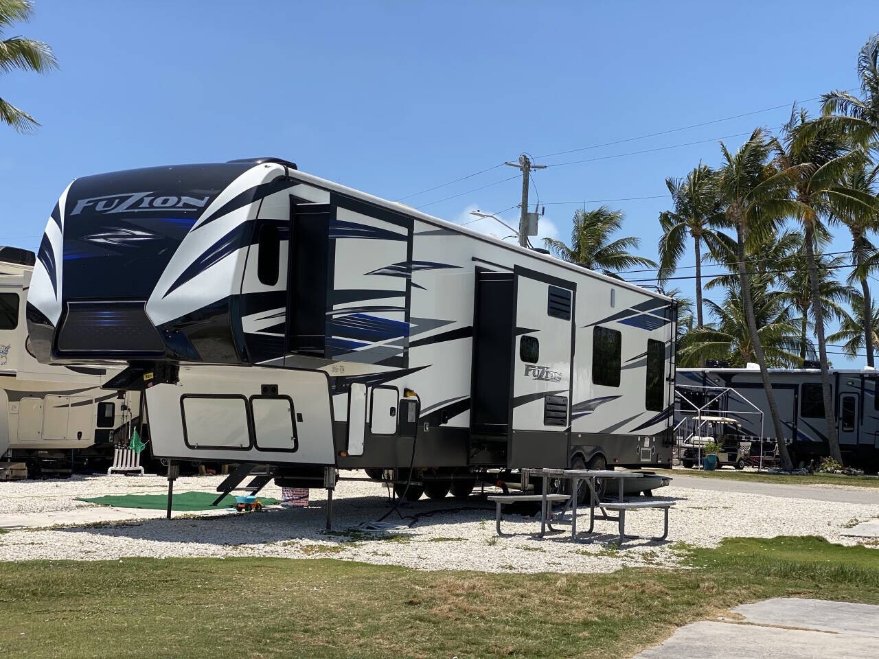 2019 White FUZION FUZION 419 RVs & Campers