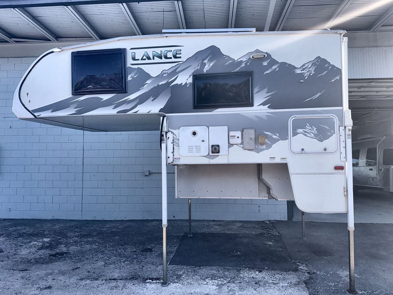 2019 Lance Lance Truck Camper