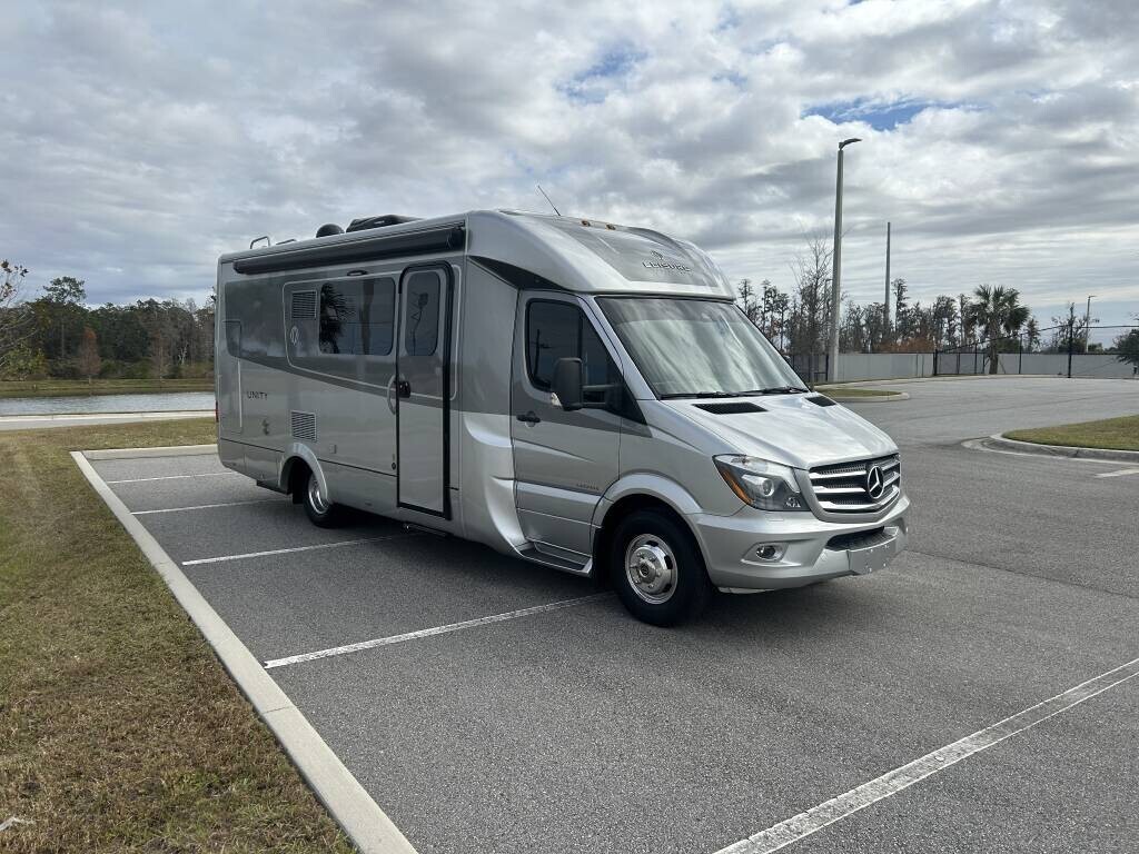 2019 Leisure Travel UNITY U24MB