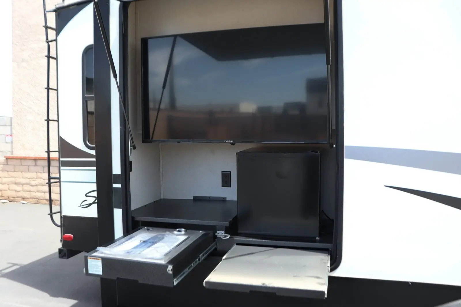 2019 Forest River Shasta Phoenix 285RLS