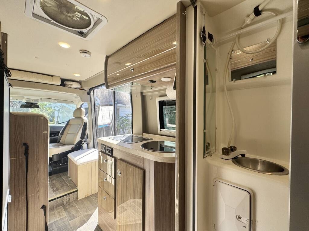 2019 Winnebago TRAVATO 59G