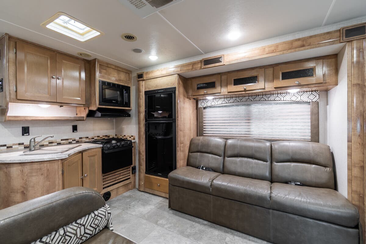 2020 Coachmen Leprechaun