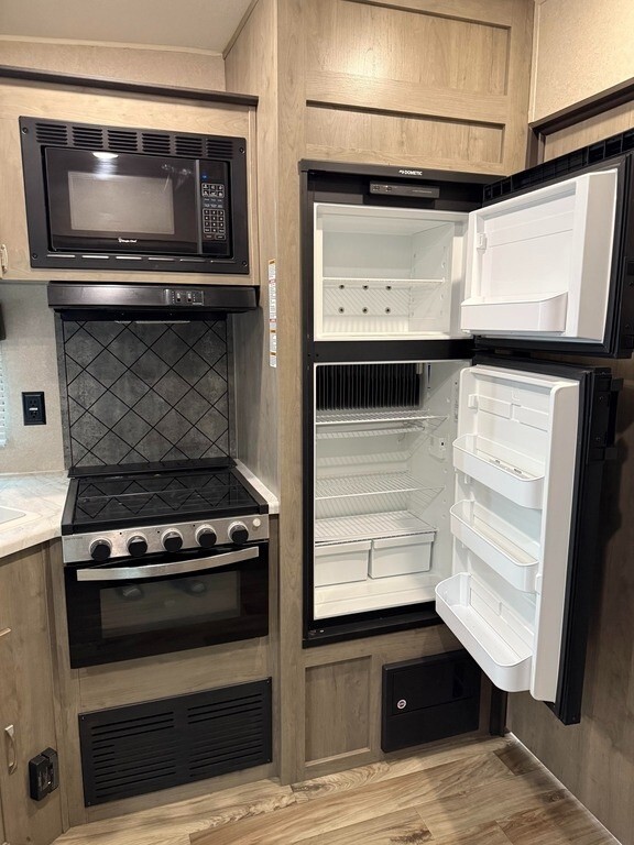 2020 Palomino Puma XLE Lite Toy Hauler