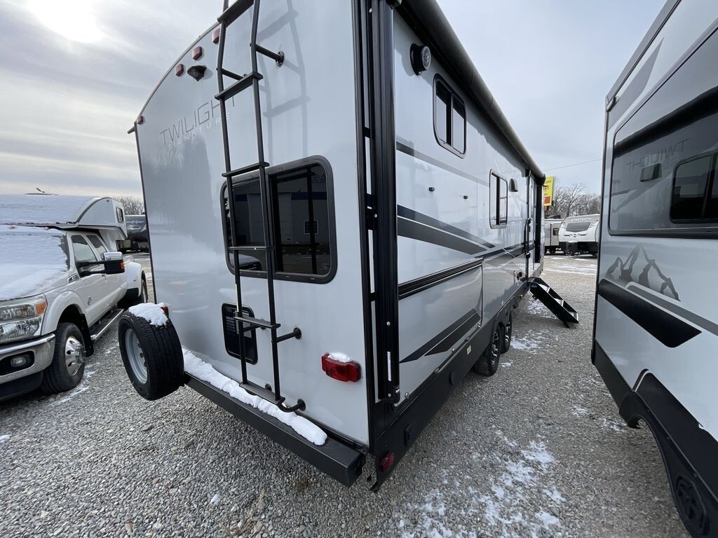 2021 Cruiser RV Twilight Signature