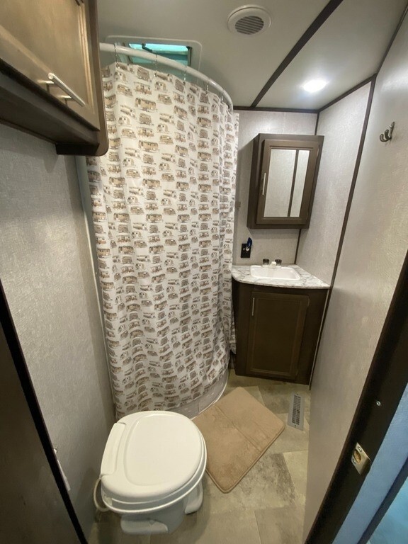 2021 Dutchmen Coleman Lantern Travel Trailer