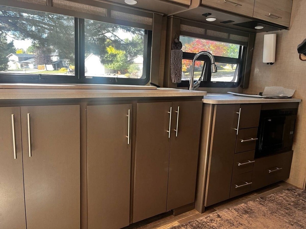 2021 Thor Motor Coach Gemini RUV Motorized Class C