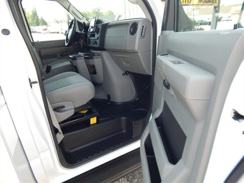 2022 White Coachmen Cross Trail