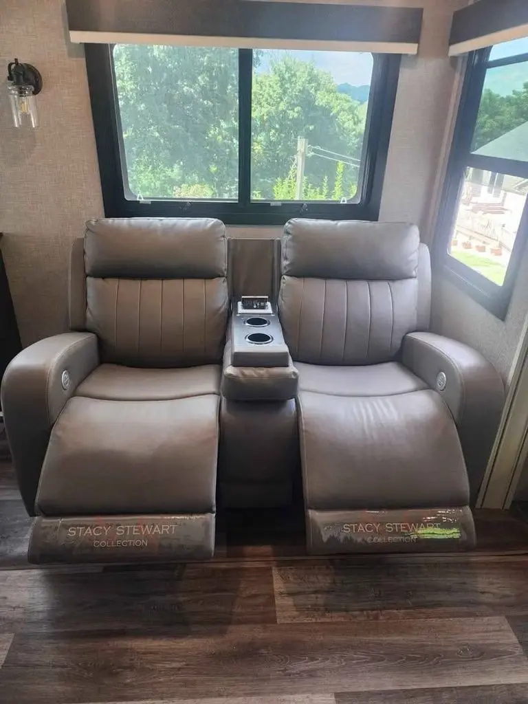 2022 Jayco North Point Fifth Wheel